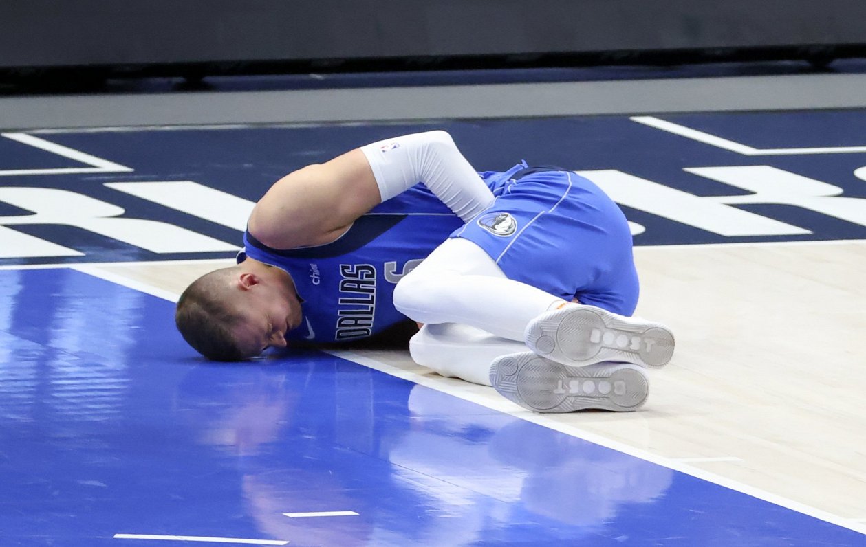 Порзиньгис получил травму и не смог доиграть матч NBA