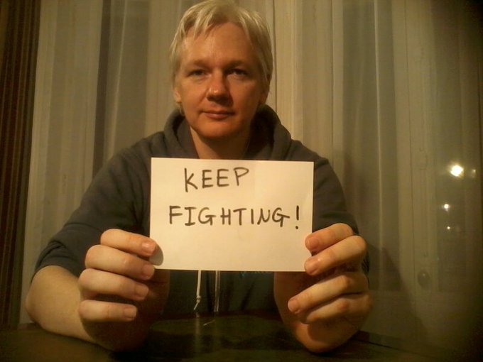 Основатель Wikileaks Джулиан Ассанж перенес микроинсульт в тюрьме