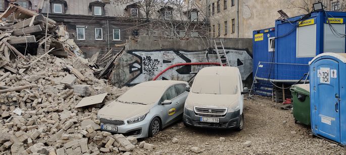 Из-за обрушения дома в центре Риги свои дома вынужденно покинули пять человек