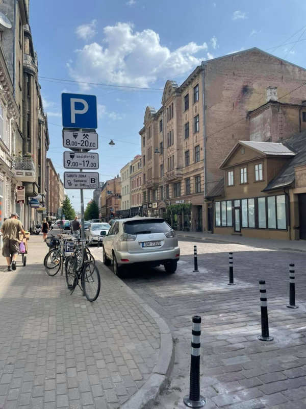 Рижская дума: парковки в центре для жильцов, остальное можно закрыть столбиками