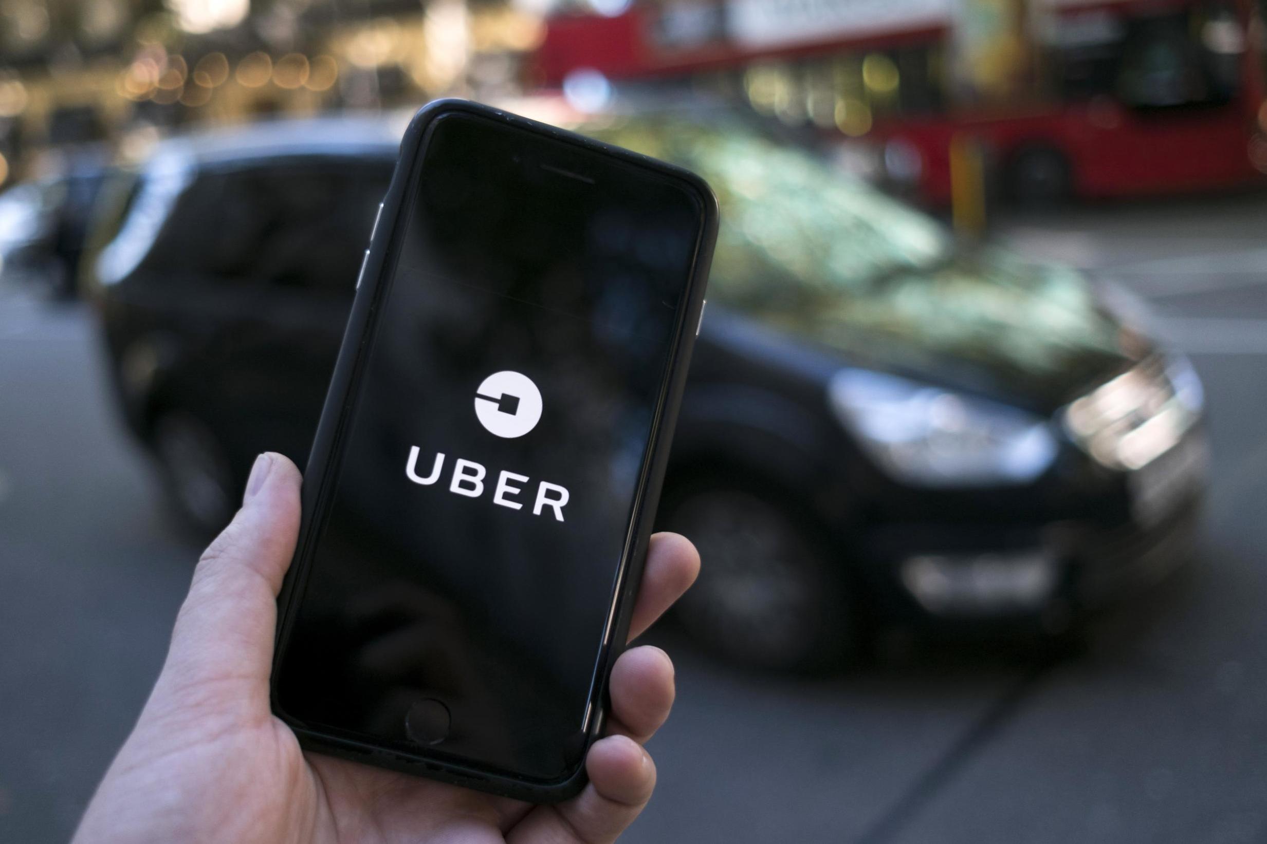 "Досье Uber": сервис такси через большую политику