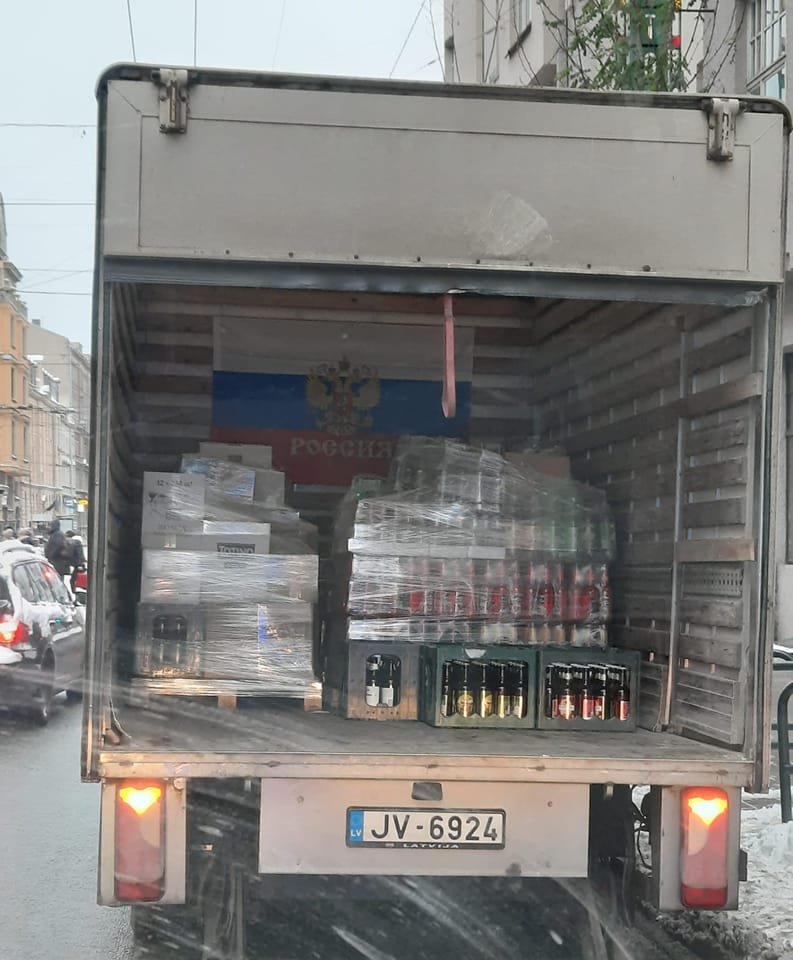 Начата ведомственная проверка о российском флаге в грузовой автомашине