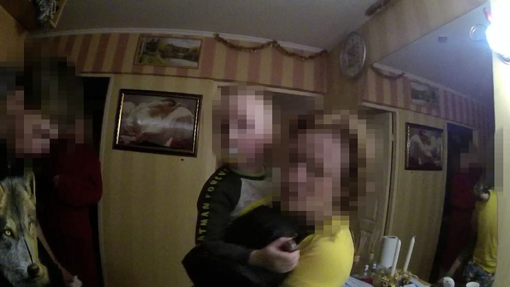 В Иманте отчим напал на детей с ножом и арматурой В Иманте отчим напал на детей с ножом и арматурой
