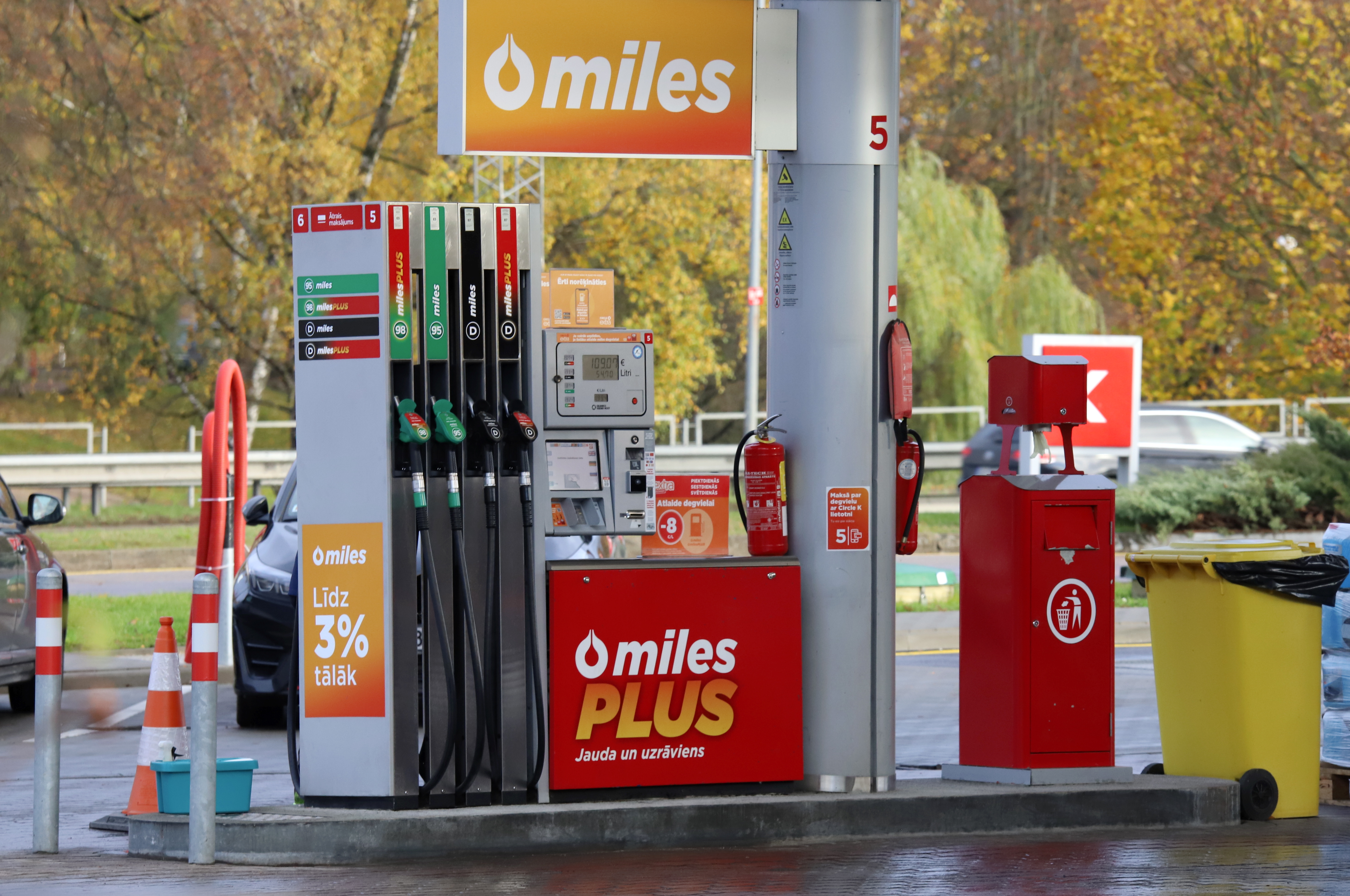 Автозаправки Circle K перестанут сиять в ночи, в магазинах станет холодно