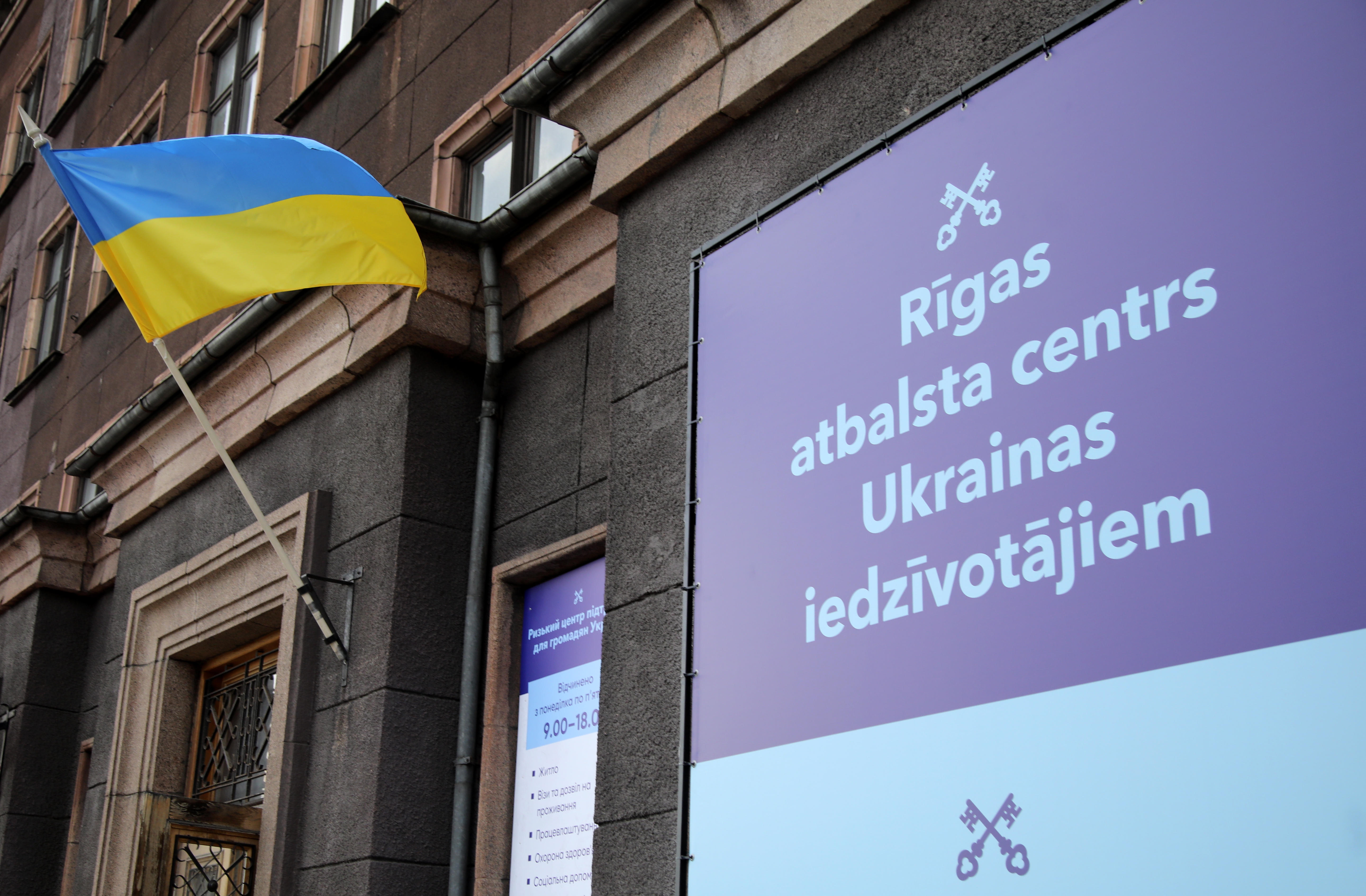 Месяц с начала войны в Украине: помощь беженцам отдельно, налоги отдельно