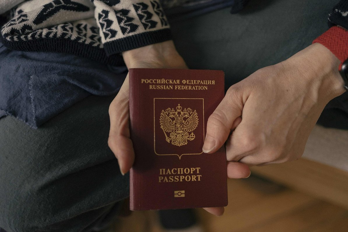 Кучинскис: судьба граждан РФ, не продливших латвийский ВНЖ, в законе не определена