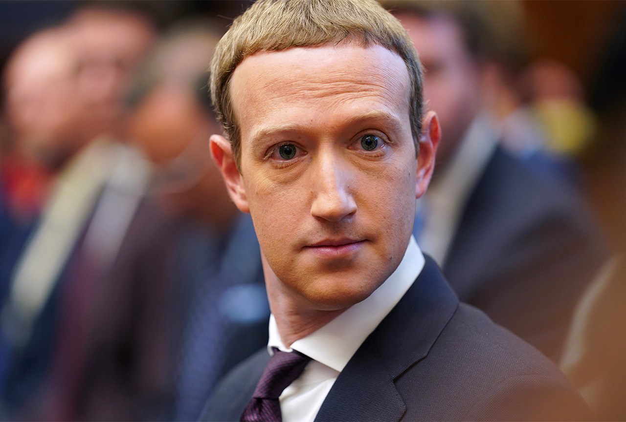 Цукерберга "просят" покинуть Facebook