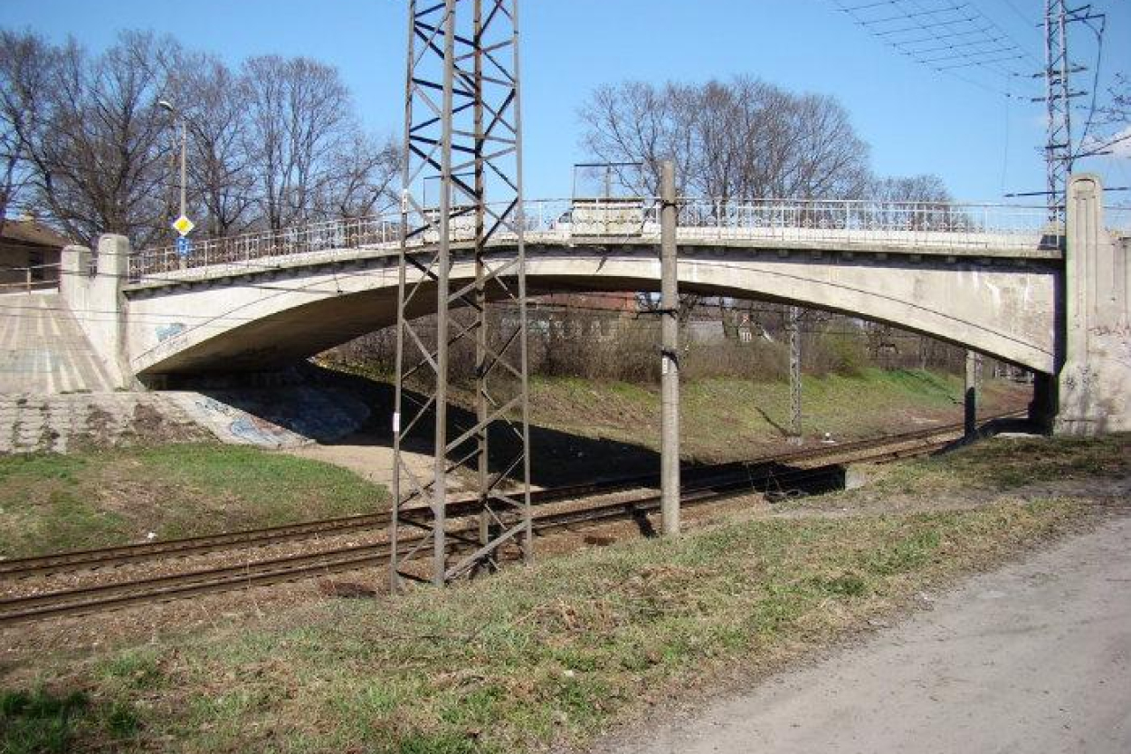 В Риге закроют железнодорожный путепровод на улице Алтонавас