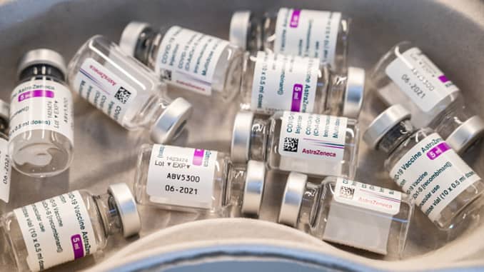 Латвия сегодня получит 2400 доз вакцины AstraZeneca