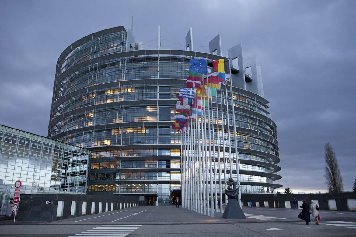 Сколько получают депутаты Европарламента?