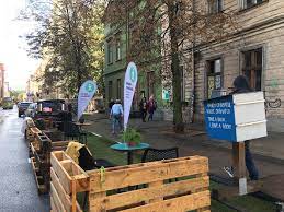 Новый эксперимент Рижской думы - парклеты у торговых точек