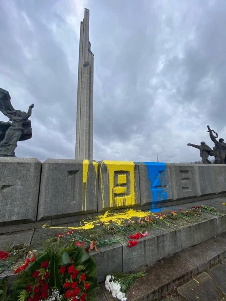Когда взорвут памятник? Стакис не ответил, но пообещал сделать это "с уважением и без показухи» Когда взорвут памятник? Стакис не ответил, но пообещал сделать это "с уважением и без показухи»