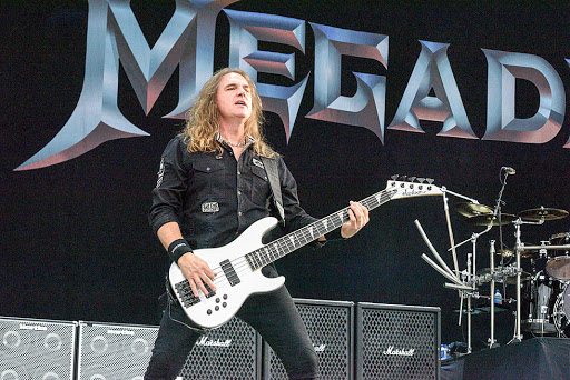Megadeth изгнала одного из основателей группы - за приставания к малолетней фанатке Megadeth изгнала одного из основателей группы - за приставания к малолетней фанатке