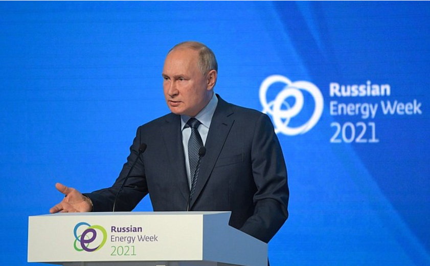 Путин обещает больше газа и обвиняет Европу