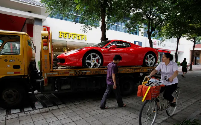 Чешская полиция пополнила автопарк суперкаром Ferrari