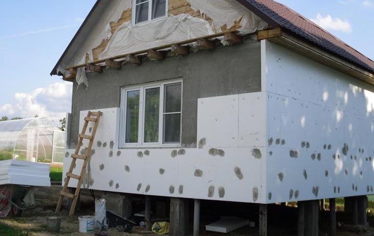 Треть жителей планирует утеплить дом, большинство готовы потратить до 5000 евро