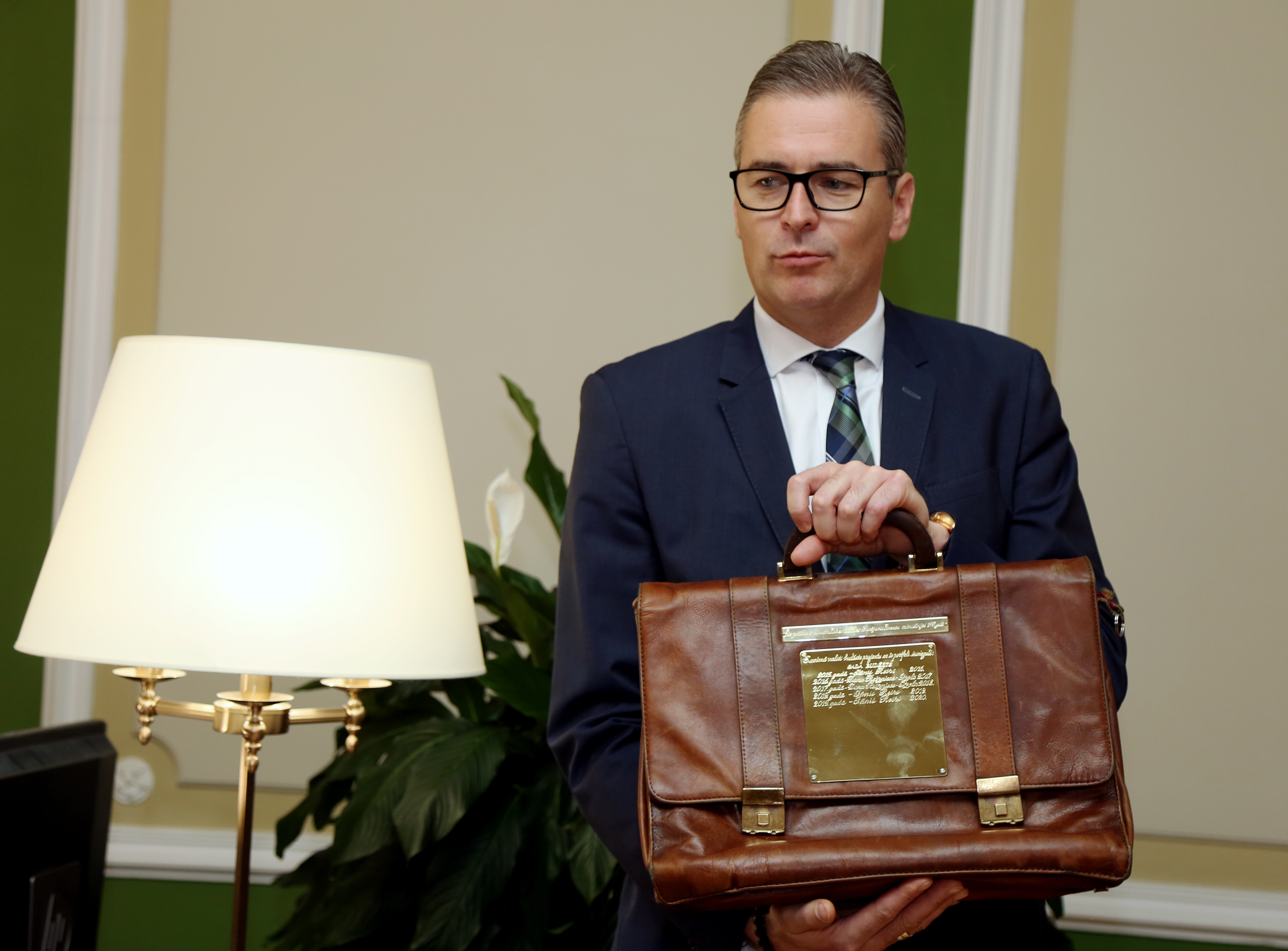 Как уменьшить долг с 15 миллионов до 128,5 тысяч евро? Спросите у Мартиньша Бондарса