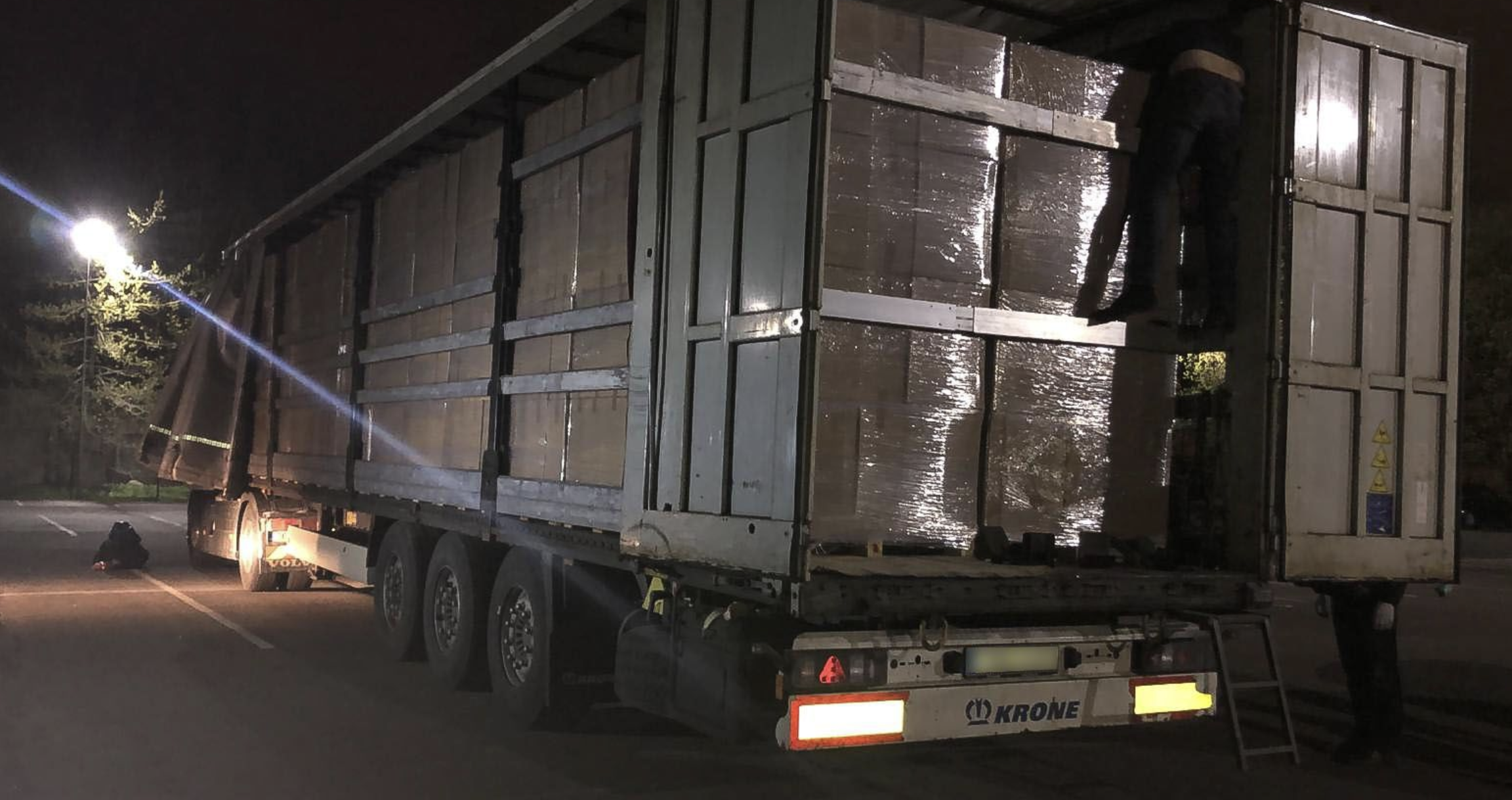 Госполиция обнаружила и изъяла 14,4 млн нелегальных сигарет Госполиция обнаружила и изъяла 14,4 млн нелегальных сигарет