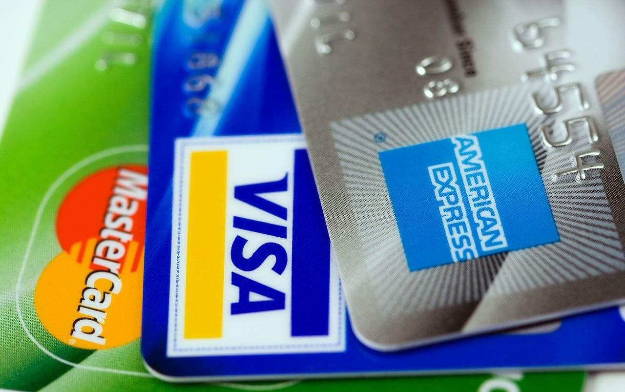 Visa поднимет комиссии за оплату картами в магазинах