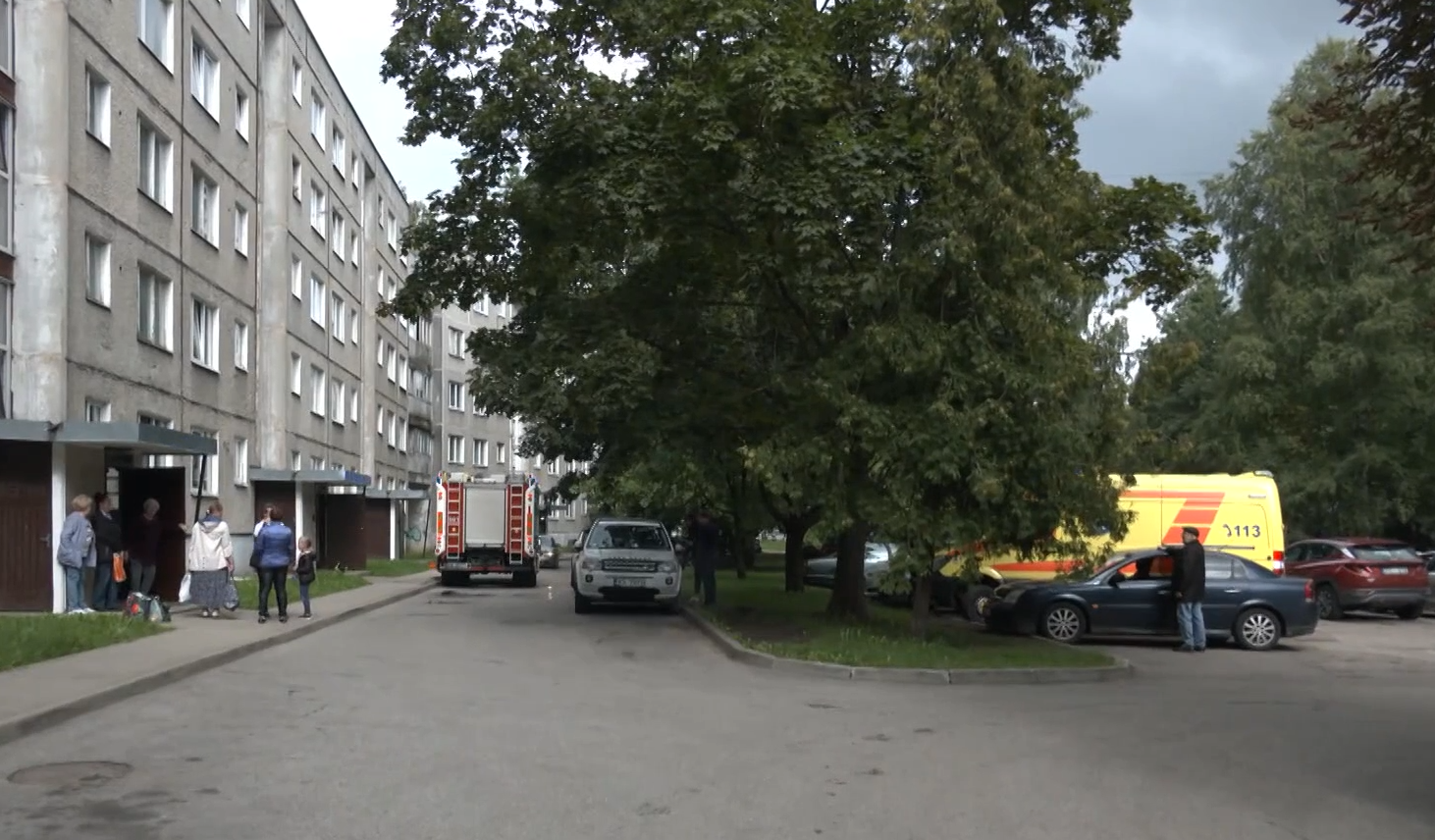 Пожарные в горевшей квартире нашли женщину, прикованную к батарее