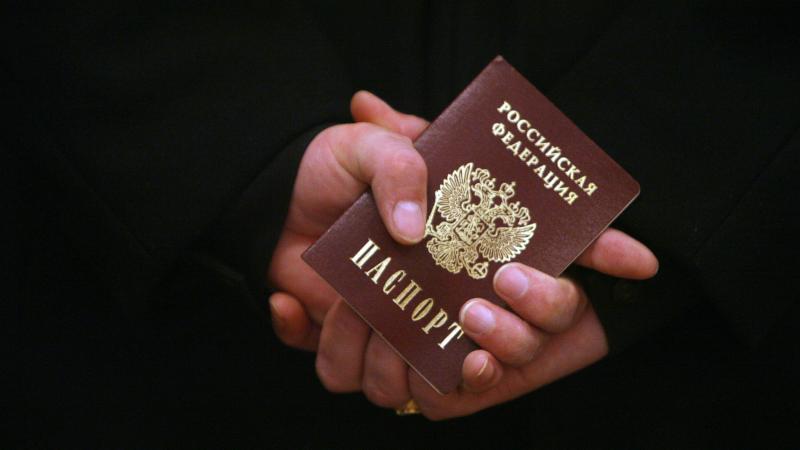 Граждане РФ и Беларуси пока смогут работать в школах Латвии