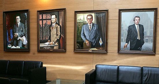 Портреты мэров в рижской думе — традиции конец?