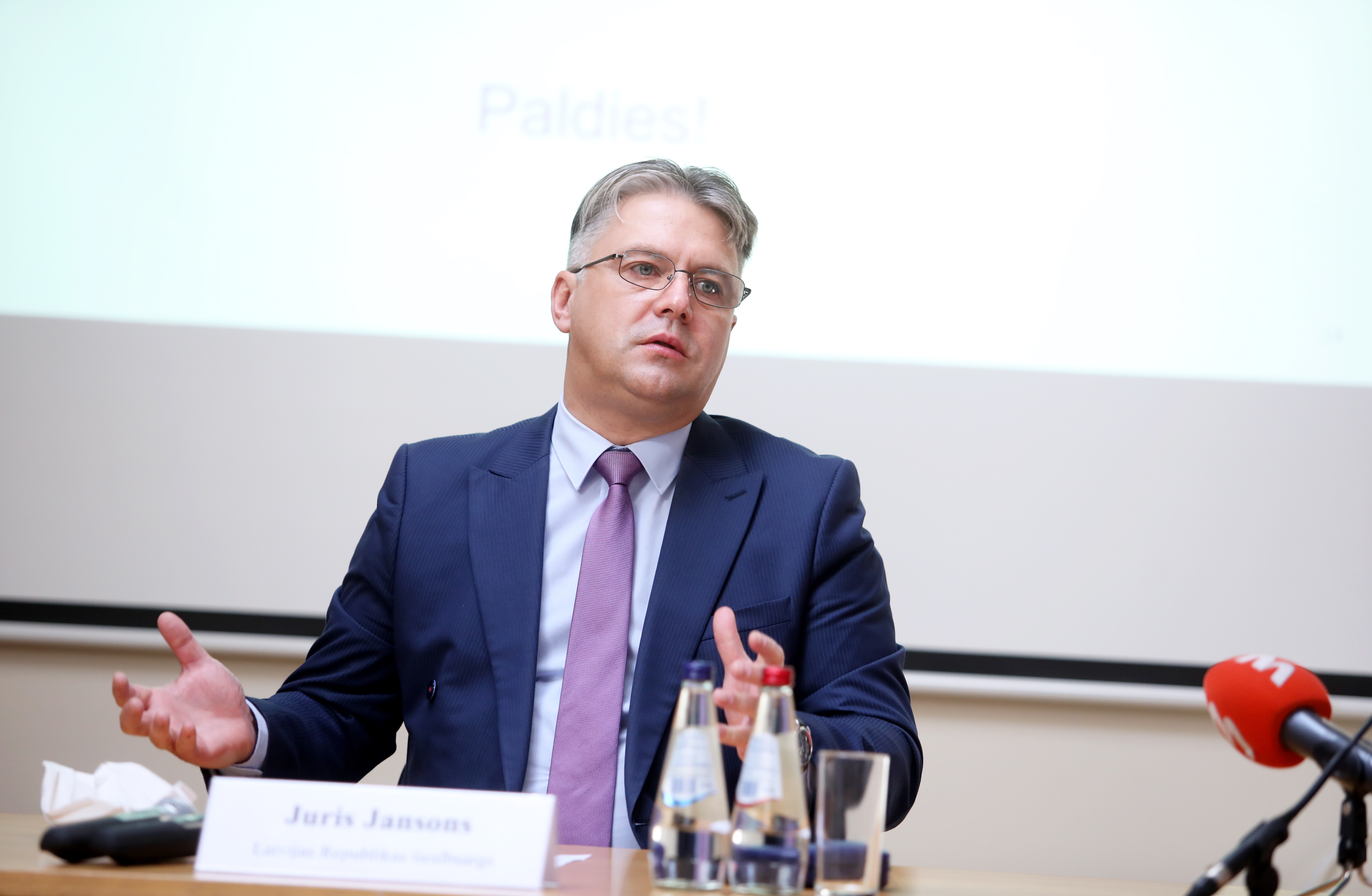 Омбудсмен: льготы для вакцинированных порождают неравенство