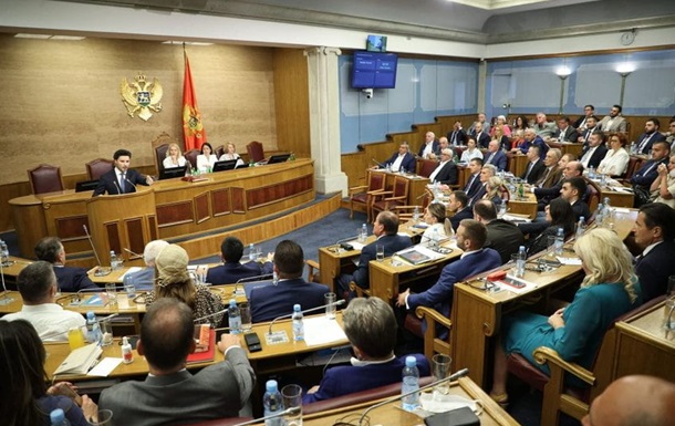 Парламент Черногории вынес вотум недоверия правительству