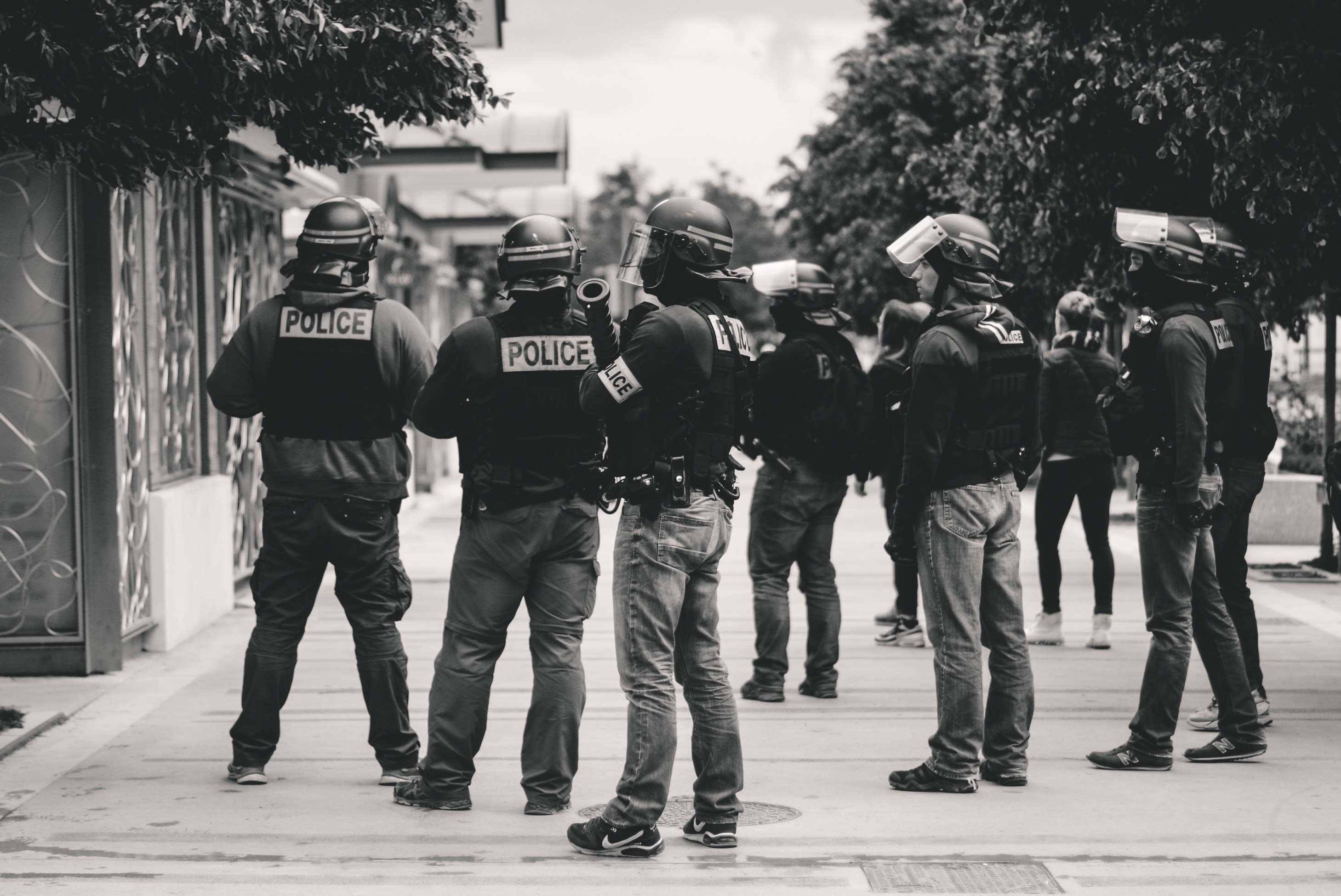 Parīzē par nelegālu ballīšu organizēšanu aizturēti pieci cilvēki