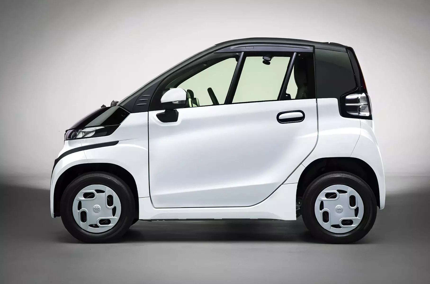 Toyota выпустила из самых миниатюрных сити-каров в мире