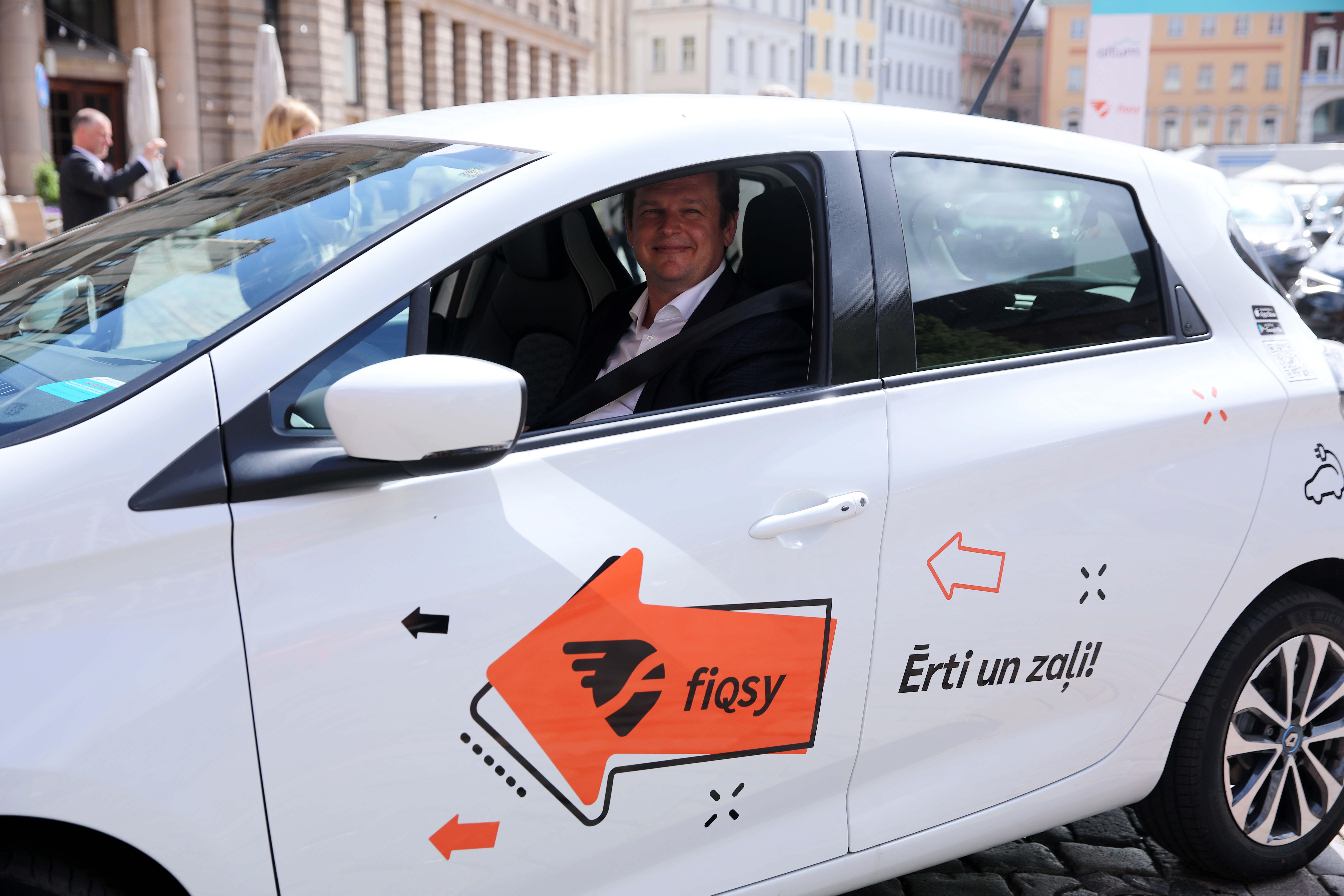 "Fiqsy" publiskai lietošanai atklājis vēl divas elektrisko automobiļu uzlādes vietas