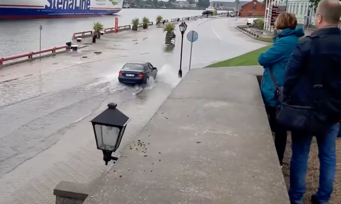 Вентспилс затопило - уровень воды в Венте сильно поднялся (видео)