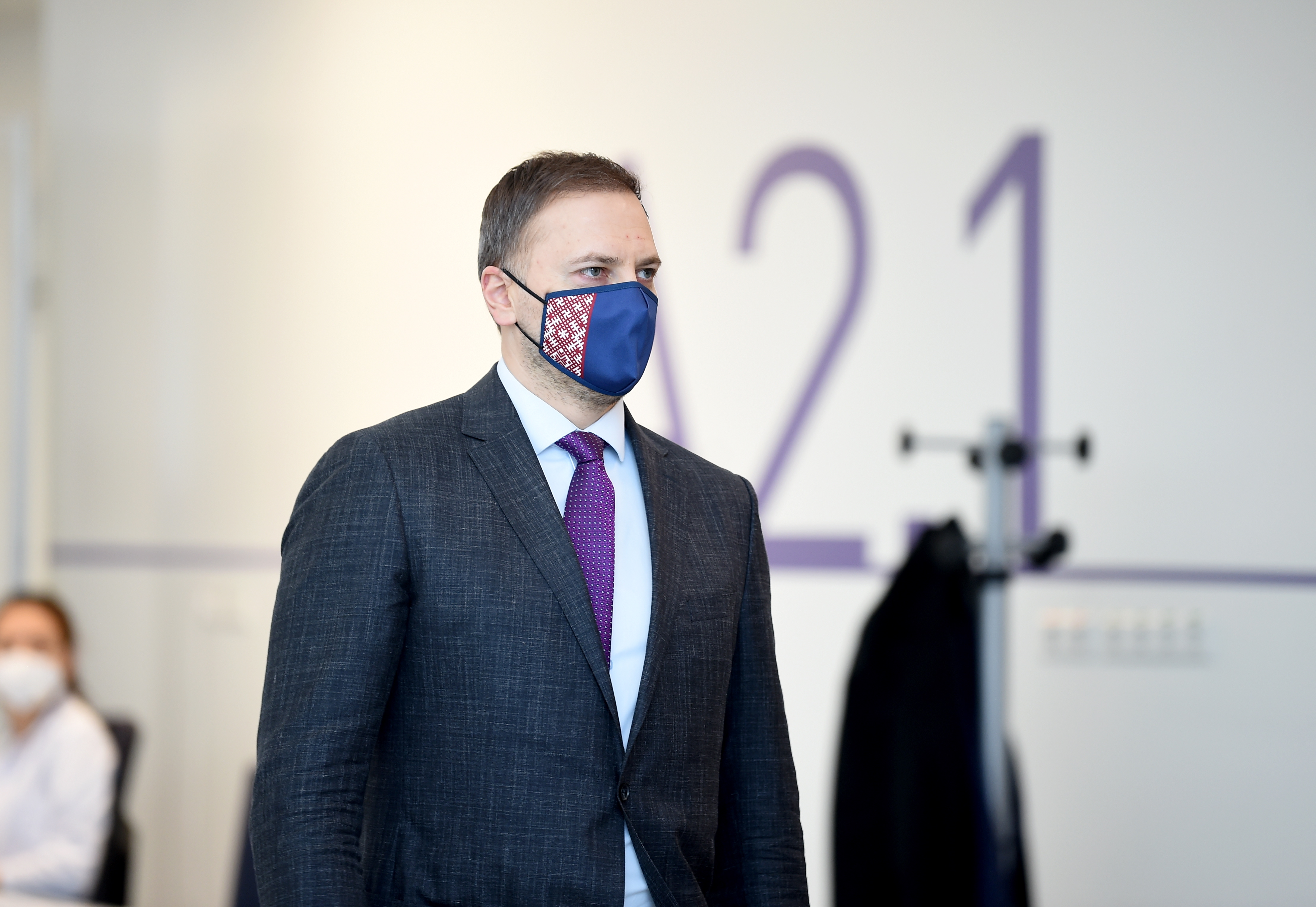 Ja dosim iespēju cilvēkiem strādāt, tie mazāk lasīs viltus ziņas Ja dosim iespēju cilvēkiem strādāt, tie mazāk lasīs viltus ziņas