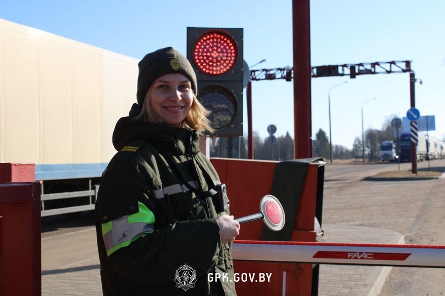 Беларусь открывает "безвиз" гражданам и негражданам Латвии и Литвы до 15 мая
