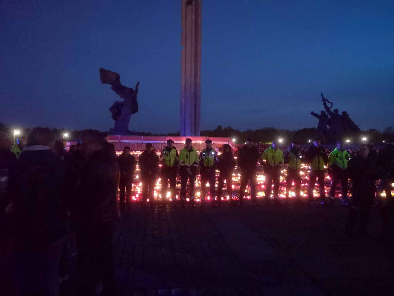 Ринкевич оценит ответственность полицейских, допустивших события у памятника Освободителям