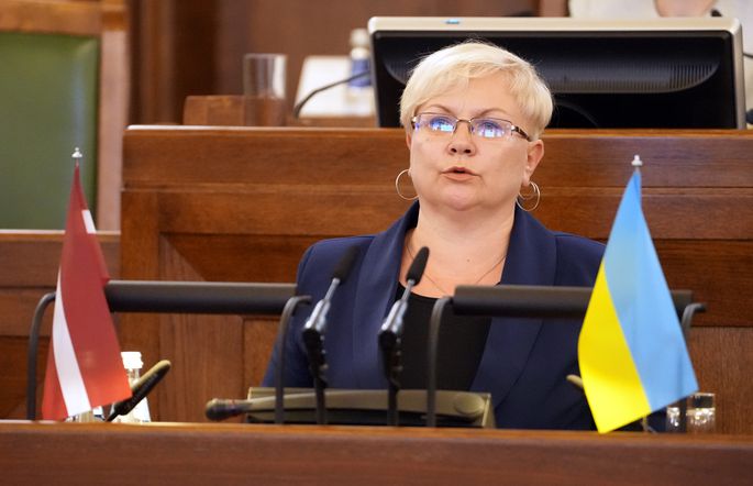 Присягнула и тут же откланялась. Депутат партии "За стабильность!" Третьякова сложила мандат