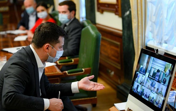 Три украинских телеканала прекратили вещание после санкций Зеленского