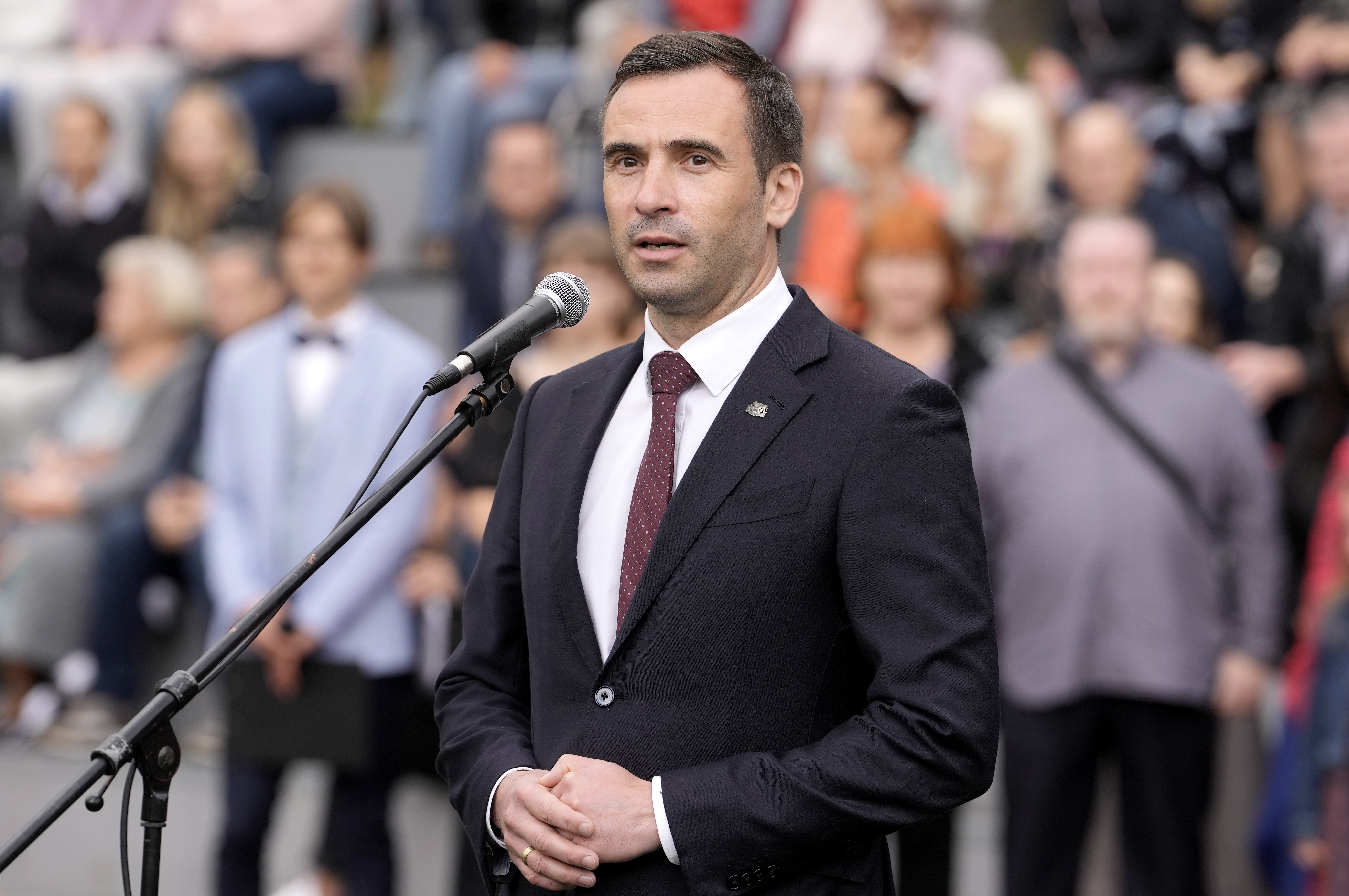 Стакис попросил школьников по-дружески отнестись к украинским детям Стакис попросил школьников по-дружески отнестись к украинским детям