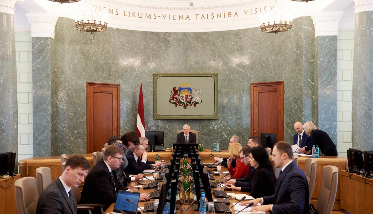Правительство утвердило программу стабильности Латвии на три года