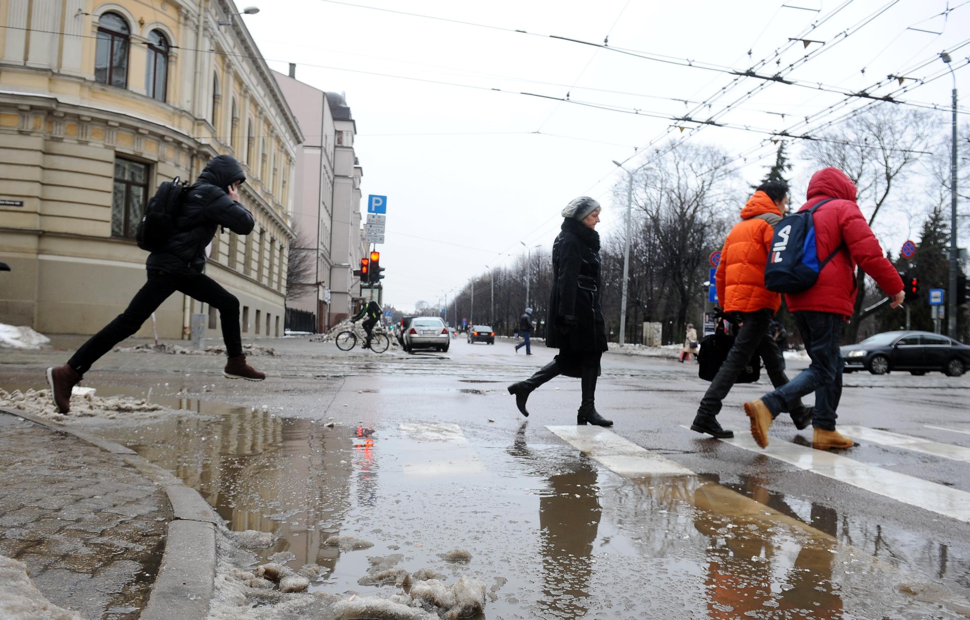 Опрос: рижан больше всего не устраивает благоустройство города