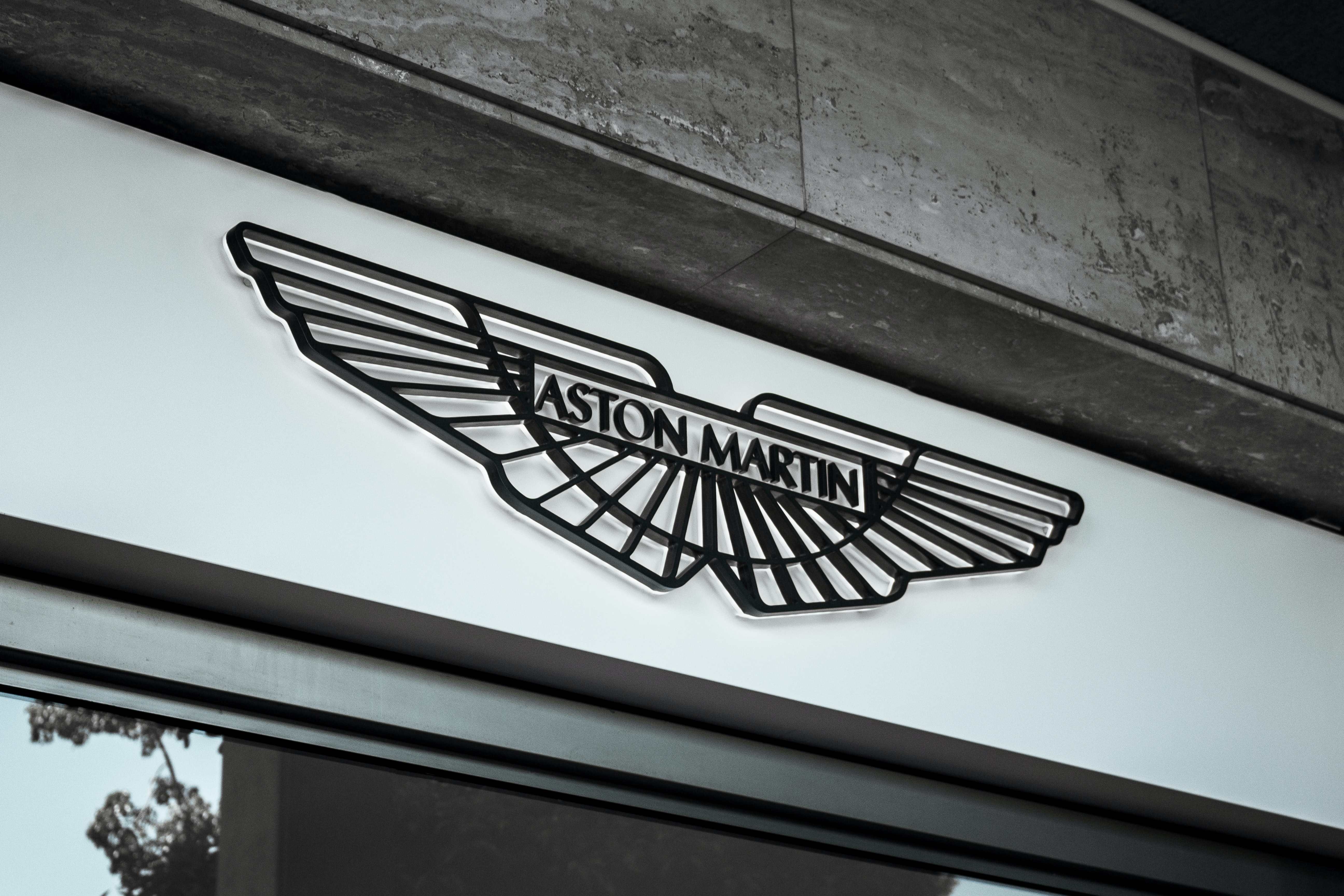 "Aston Martin" elektriskos automobiļus ražos Lielbritānijā