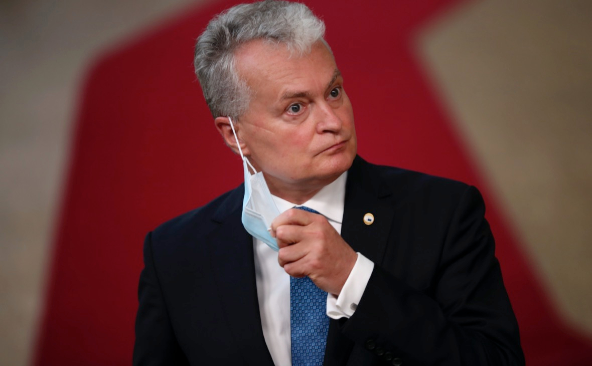 Президент Литвы: решение министра подорвало веру в надежность вакцины