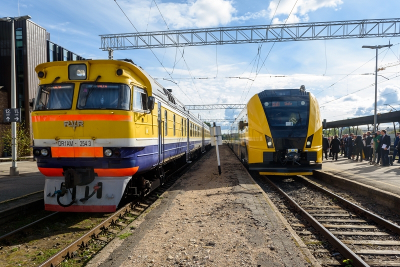 Старые электрички пытаются продать в страны Азии