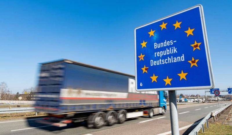 Германия усиливает проверки на границе и опасается третьей волны из Франции Германия усиливает проверки на границе и опасается третьей волны из Франции