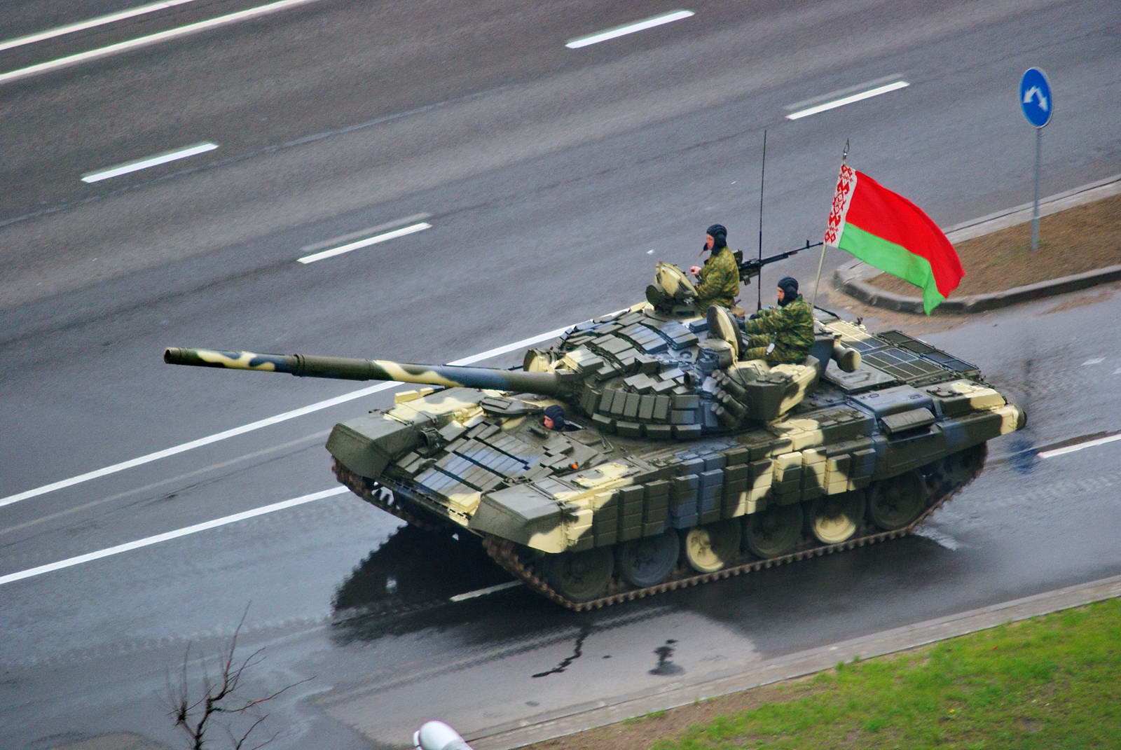 Беларусь больше не сможет перевозить танки через латвийские порты