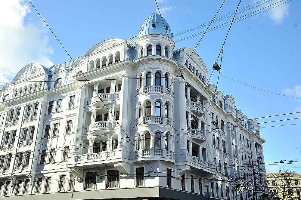 Неясности с Угловым домом остаются