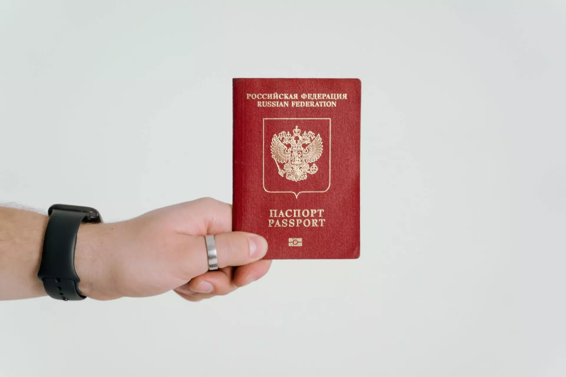 Суд предписал выдать ВНЖ гражданке России, страдающей шизофренией