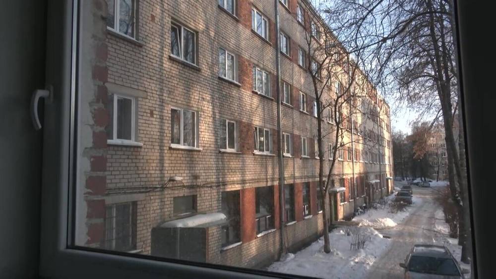 В подъезде обустроился незнакомец. Что делать? В подъезде обустроился незнакомец. Что делать?