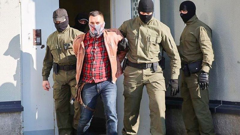 Беларусь: участник протестов попытался покончить с собой в зале суда