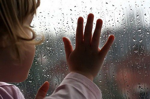 Забрали ребенка: пьяная мать не смогла позаботиться о 5-летней дочери